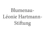 Schriftzug Blumenau-Leonie Hartmann-Stiftung